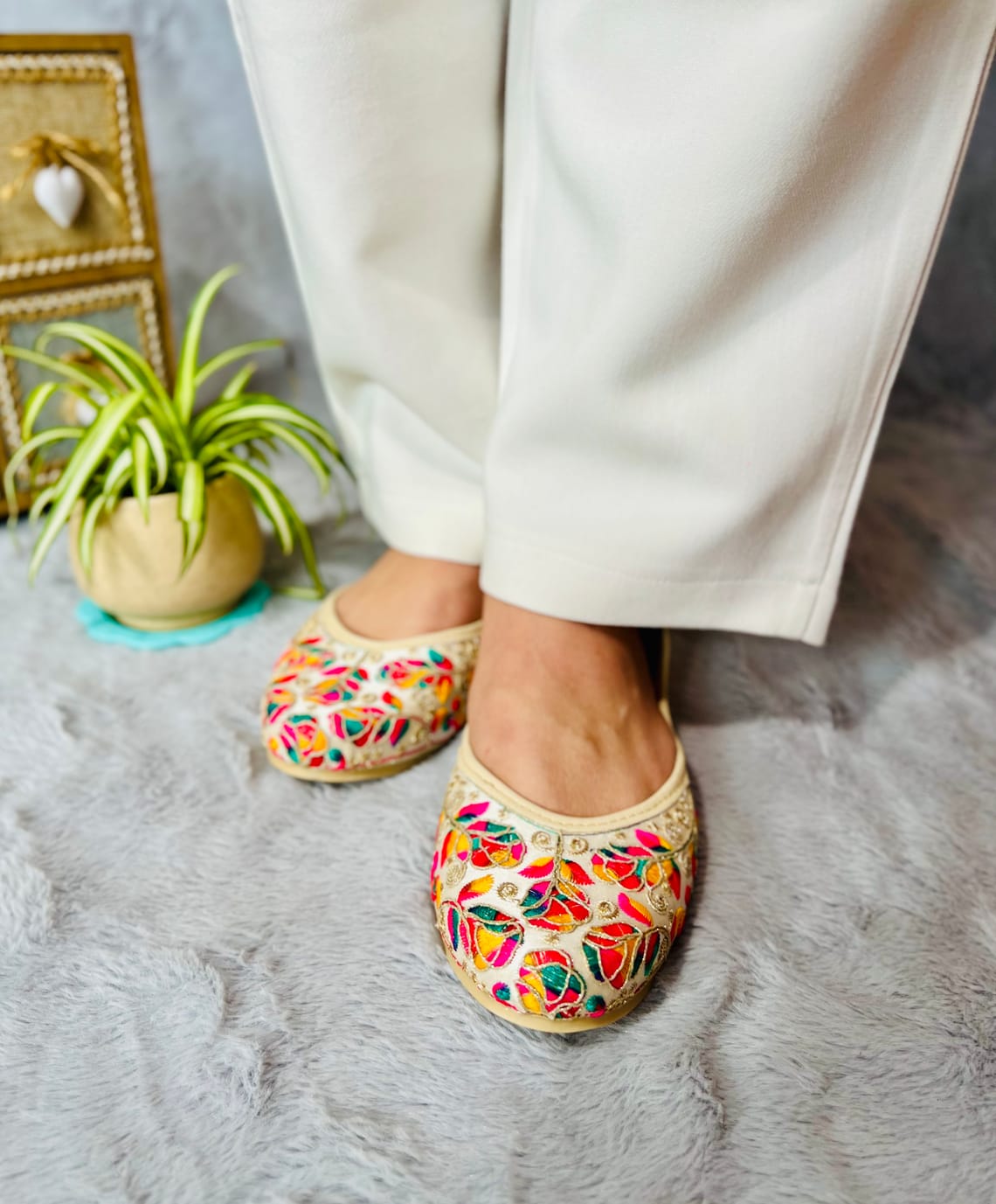 Multi-Color Thread Work Jutti