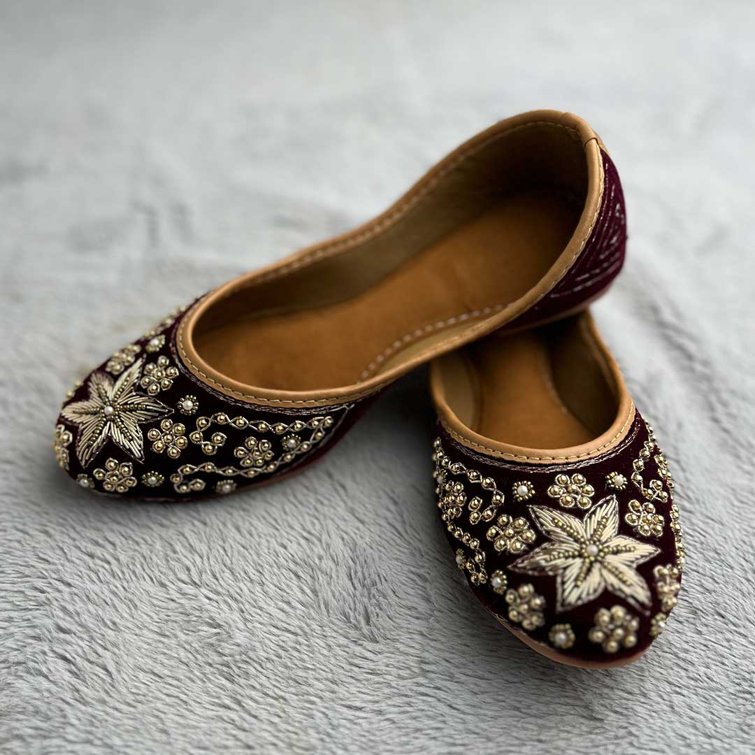 Punjabi Juttis & Mojaris – Traditional Handcrafted Footwear