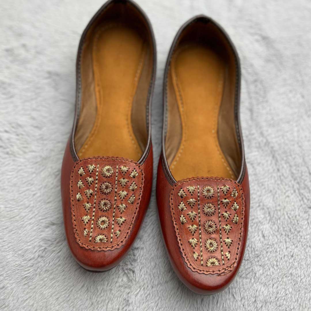 Women Embellished Mojaris with Embroidered Flats