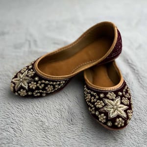 Punjabi Juttis & Mojaris – Traditional Handcrafted Footwear